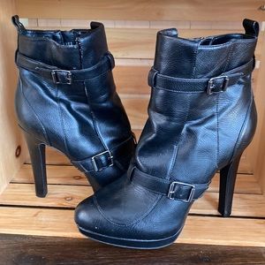 Women’s Simply Vera black Svellie platform boots size 10